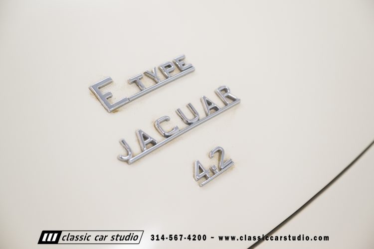 67_Jaguar_E-Type_2143-112