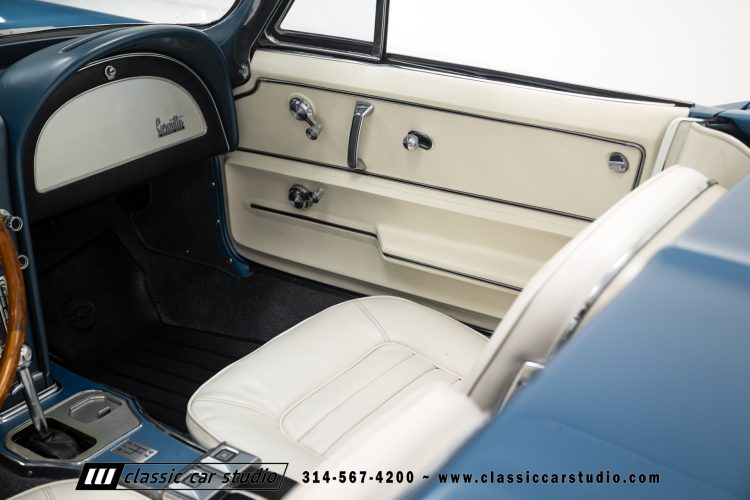 66_Chevrolet_Corvette_2238-105