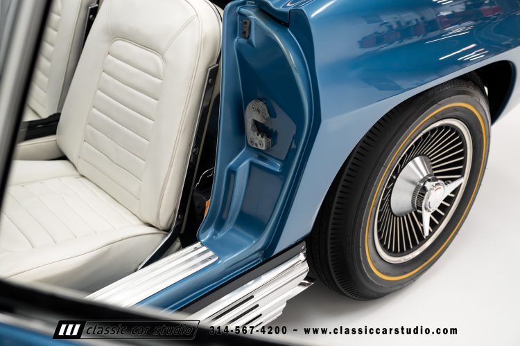 66_Chevrolet_Corvette_2238-107