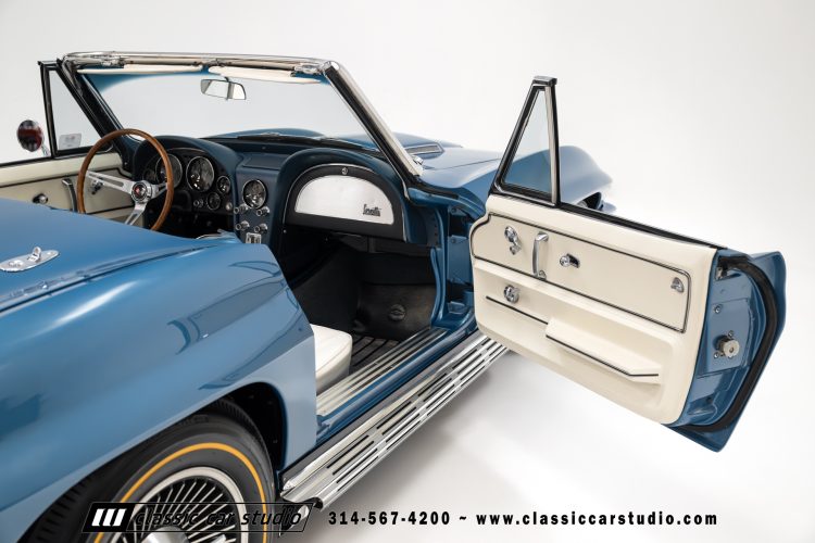 66_Chevrolet_Corvette_2238-124