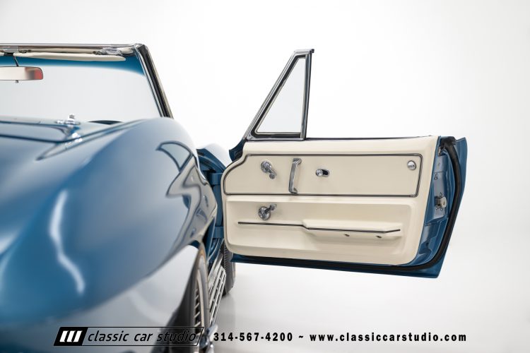 66_Chevrolet_Corvette_2238-127
