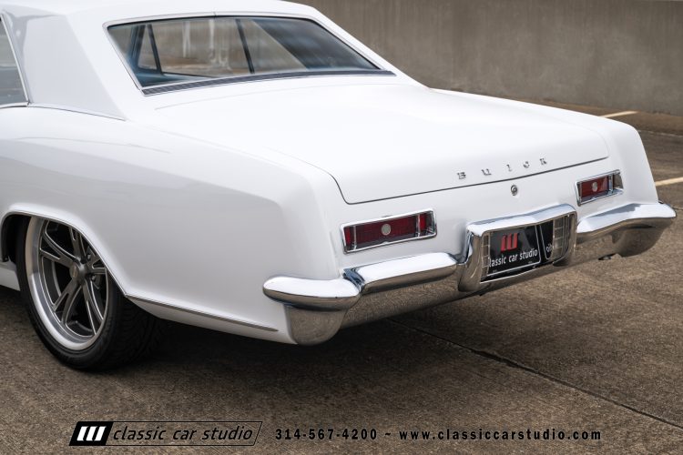 63_Buick_Riviera_2241-172