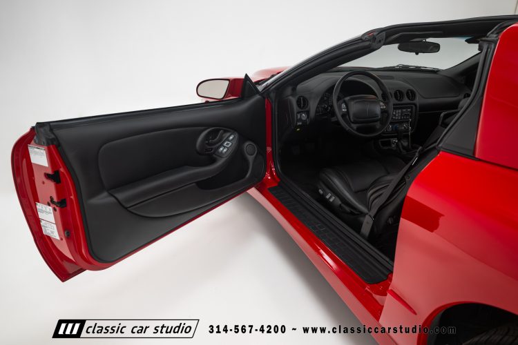 2002_Pontiac_Trans_Am_2260-1-82