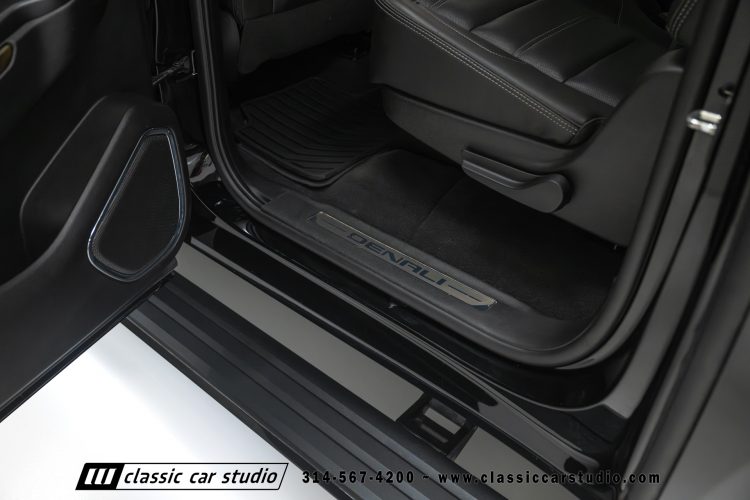 2019_GMC_Yukon_Denali_XL_2255-101