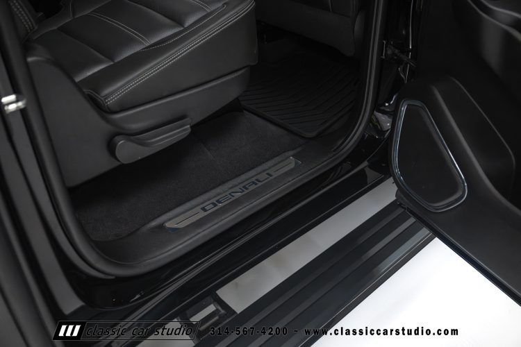 2019_GMC_Yukon_Denali_XL_2255-112