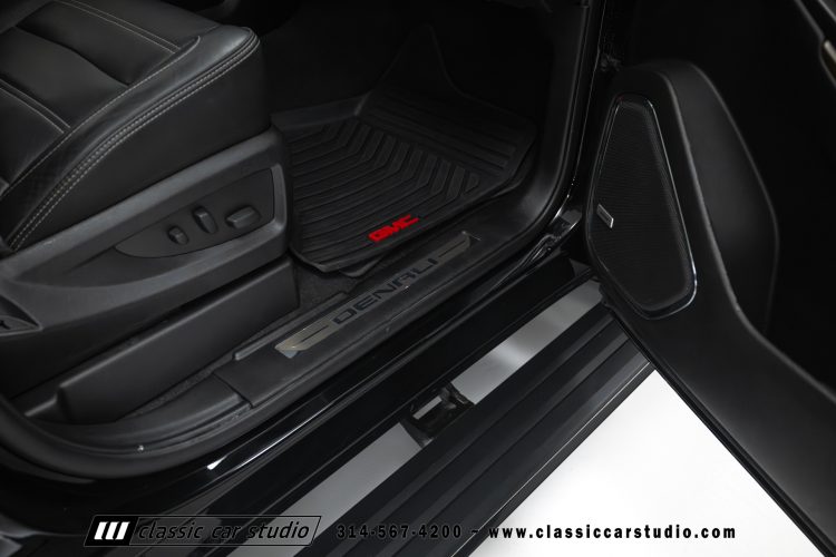 2019_GMC_Yukon_Denali_XL_2255-119