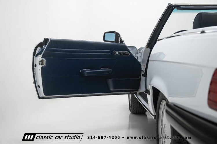 87_Mercedes_Benz_560SL_2262-103