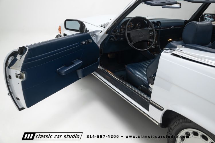 87_Mercedes_Benz_560SL_2262-104