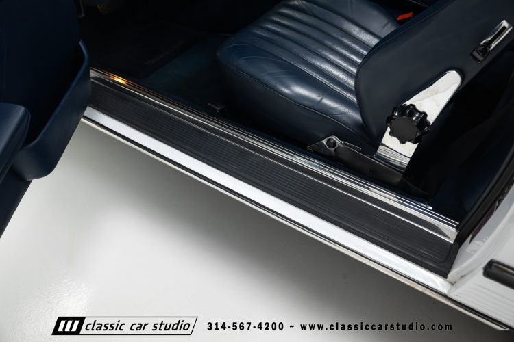 87_Mercedes_Benz_560SL_2262-106