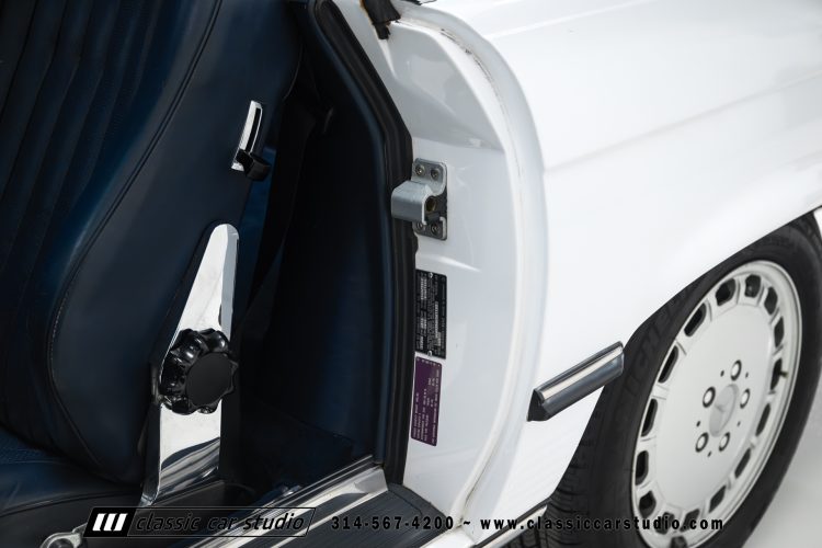 87_Mercedes_Benz_560SL_2262-108