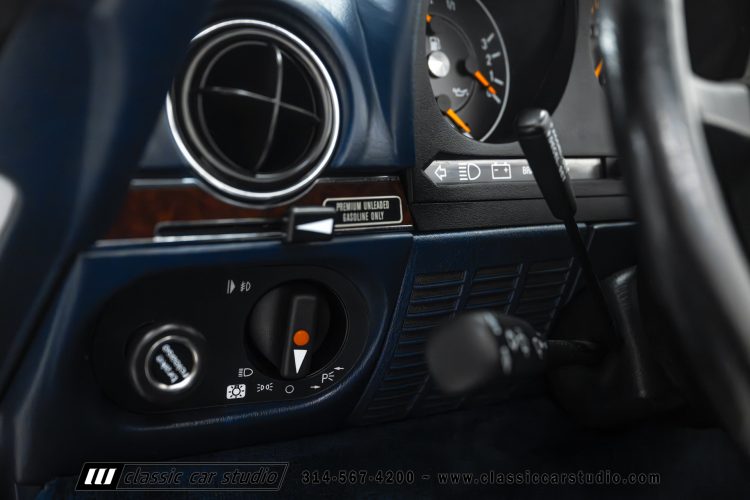 87_Mercedes_Benz_560SL_2262-111