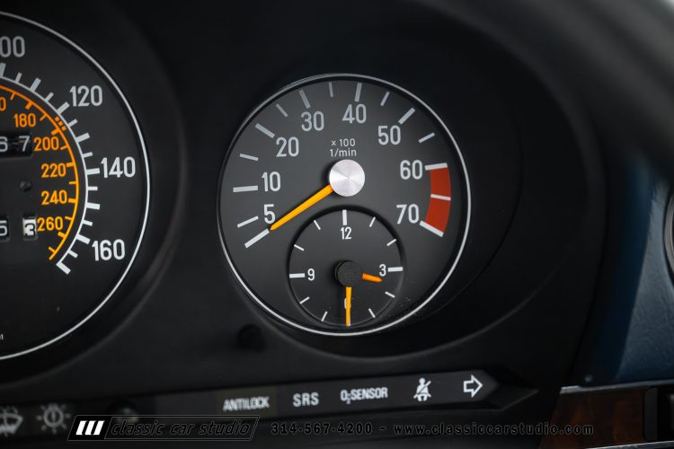 87_Mercedes_Benz_560SL_2262-116