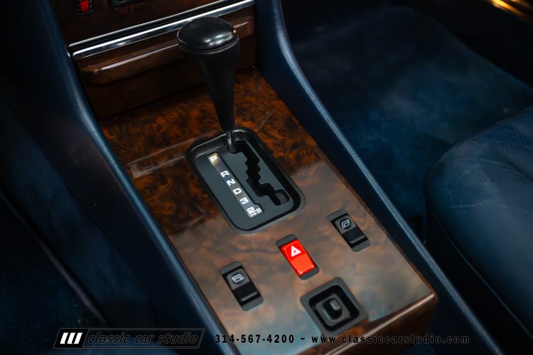 87_Mercedes_Benz_560SL_2262-122