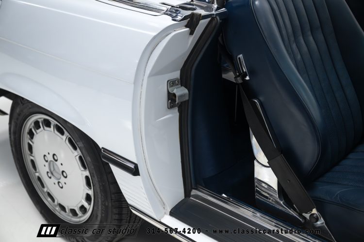 87_Mercedes_Benz_560SL_2262-127