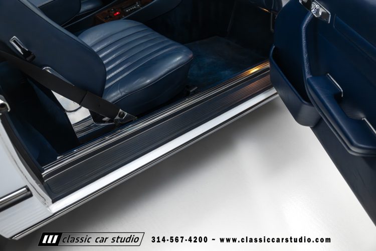 87_Mercedes_Benz_560SL_2262-128