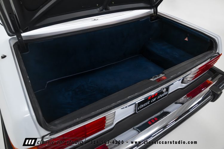 87_Mercedes_Benz_560SL_2262-147