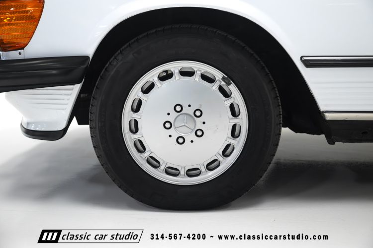 87_Mercedes_Benz_560SL_2262-37