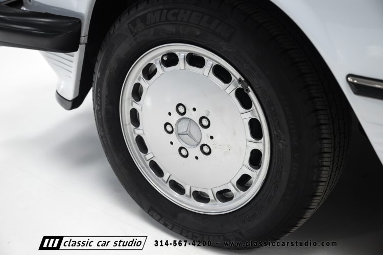 87_Mercedes_Benz_560SL_2262-38