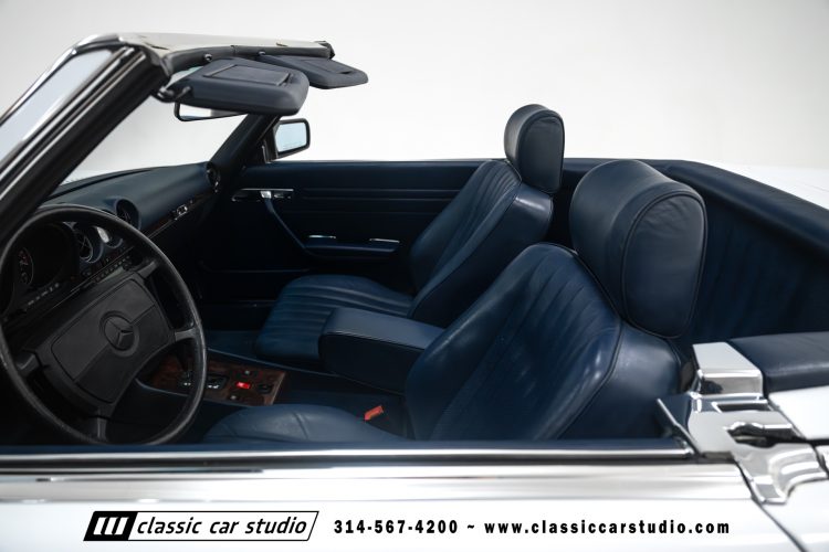 87_Mercedes_Benz_560SL_2262-52