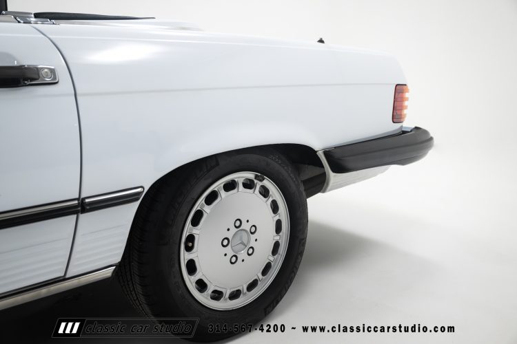 87_Mercedes_Benz_560SL_2262-57
