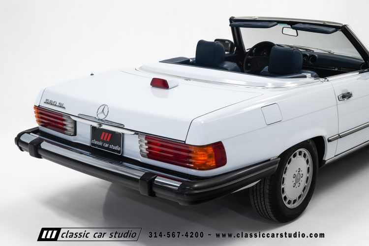 87_Mercedes_Benz_560SL_2262-76