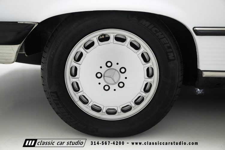 87_Mercedes_Benz_560SL_2262-83