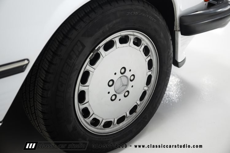 87_Mercedes_Benz_560SL_2262-90