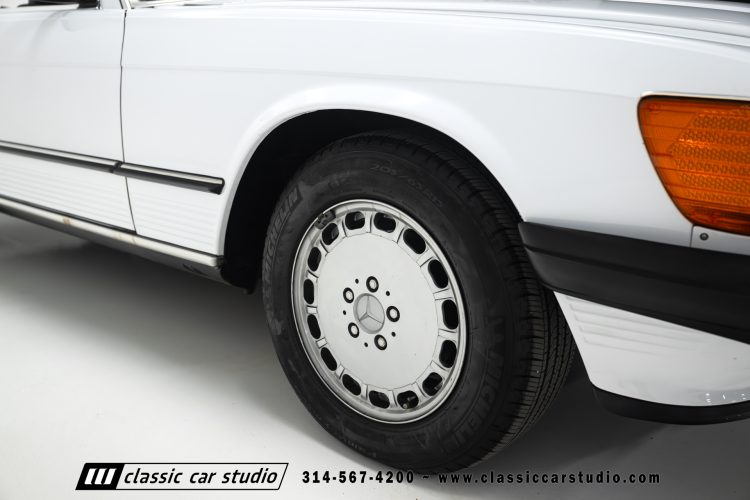87_Mercedes_Benz_560SL_2262-93