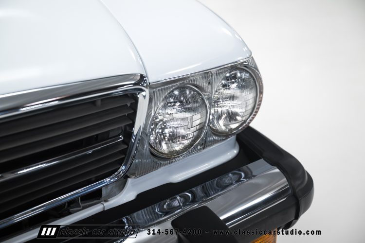 89_Mercedes_Benz_560SL_2259-102