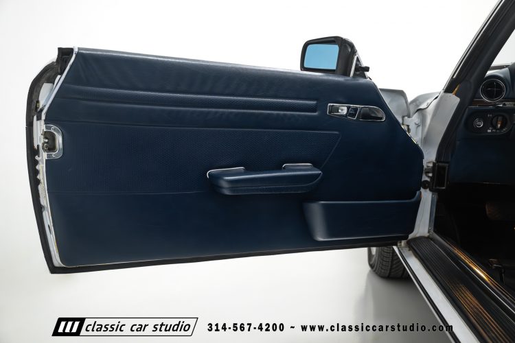 89_Mercedes_Benz_560SL_2259-107