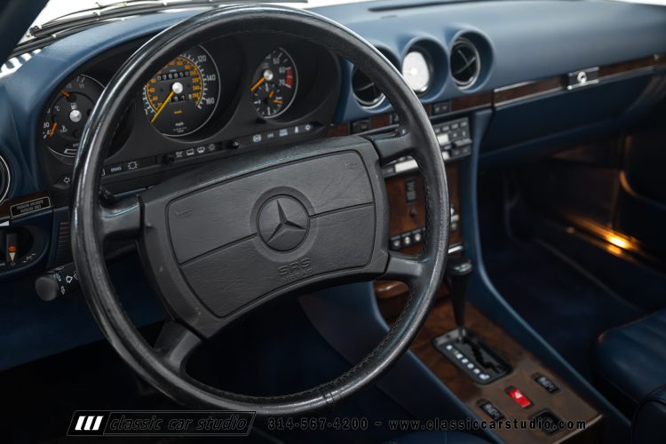 89_Mercedes_Benz_560SL_2259-116