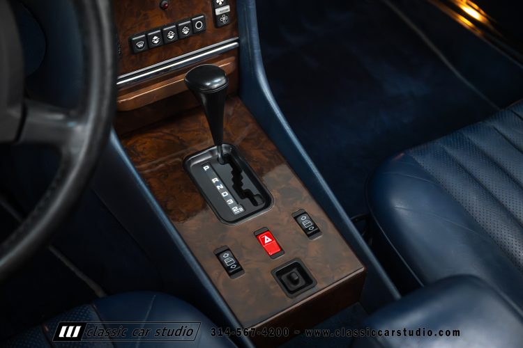 89_Mercedes_Benz_560SL_2259-117