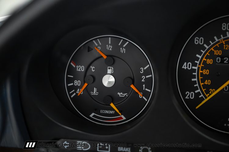89_Mercedes_Benz_560SL_2259-119