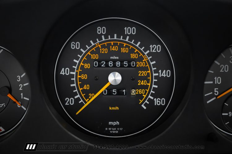 89_Mercedes_Benz_560SL_2259-120