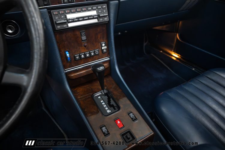 89_Mercedes_Benz_560SL_2259-122