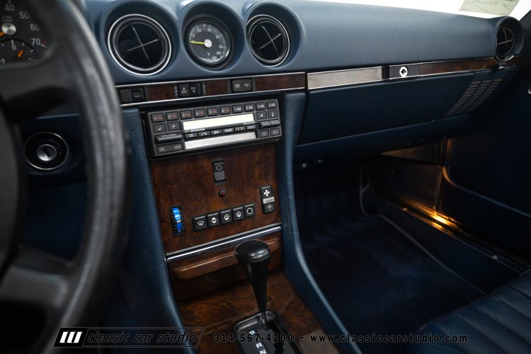 89_Mercedes_Benz_560SL_2259-123