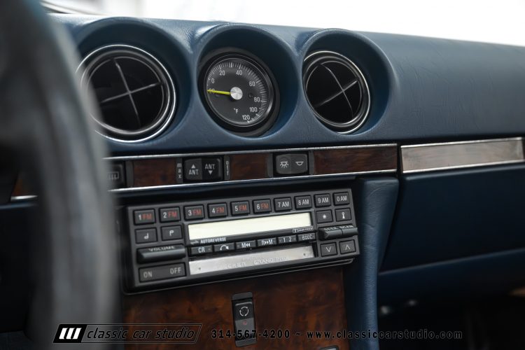 89_Mercedes_Benz_560SL_2259-125