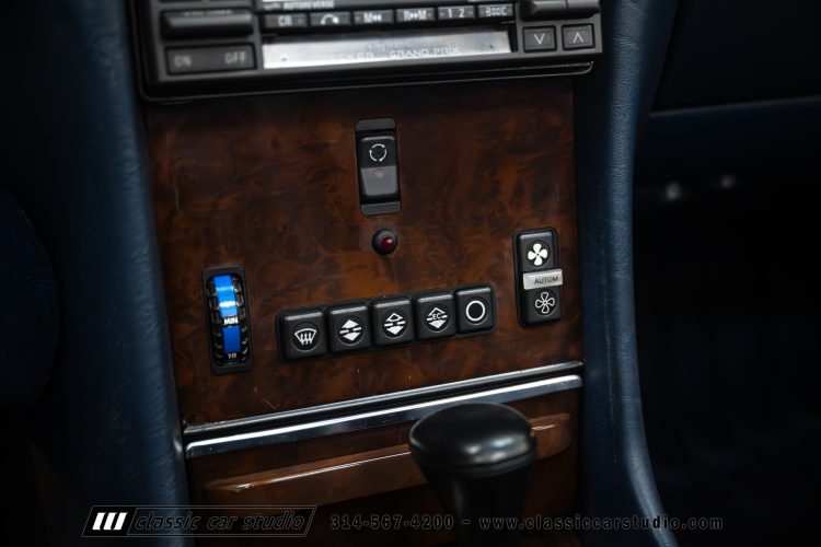 89_Mercedes_Benz_560SL_2259-128