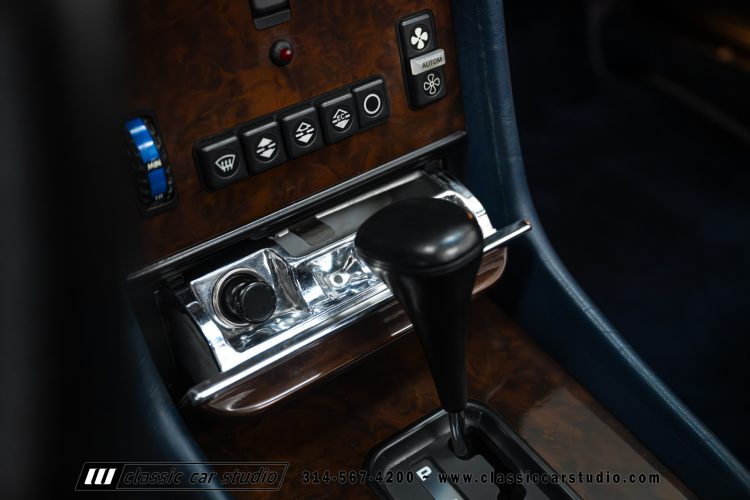 89_Mercedes_Benz_560SL_2259-129