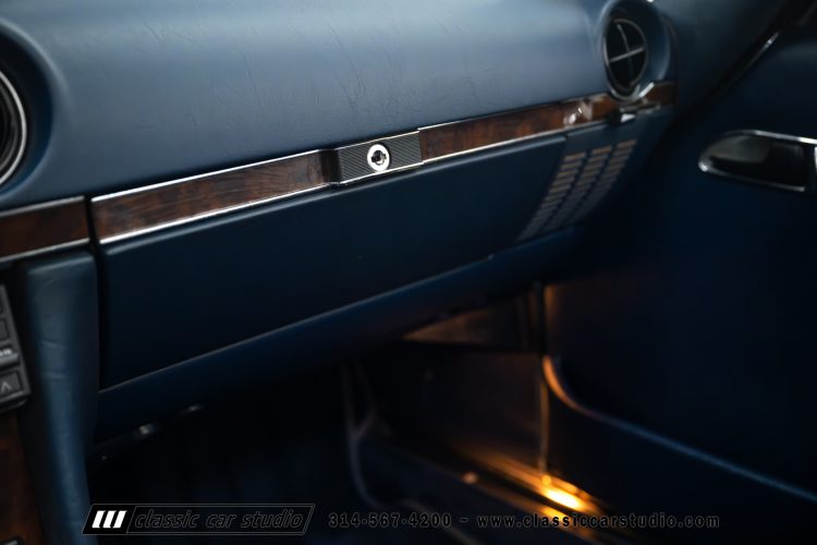 89_Mercedes_Benz_560SL_2259-130