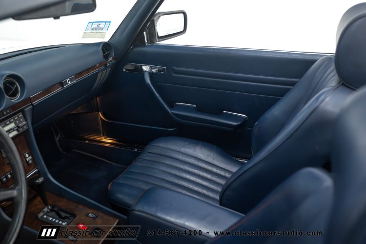 89_Mercedes_Benz_560SL_2259-131