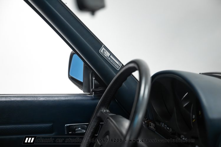 89_Mercedes_Benz_560SL_2259-134