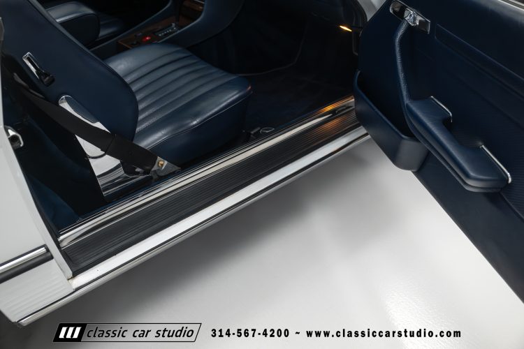 89_Mercedes_Benz_560SL_2259-137