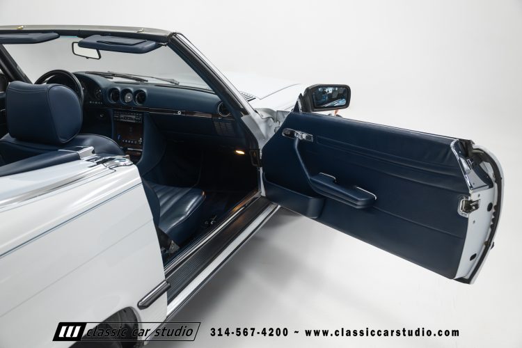 89_Mercedes_Benz_560SL_2259-139