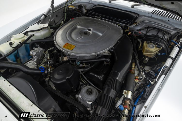 89_Mercedes_Benz_560SL_2259-143