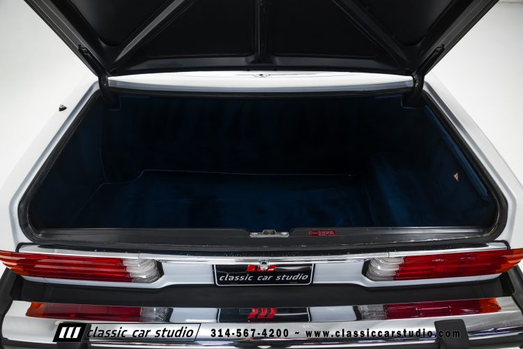 89_Mercedes_Benz_560SL_2259-157