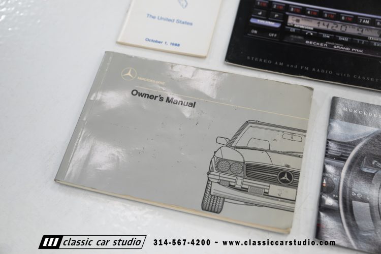 89_Mercedes_Benz_560SL_2259-163