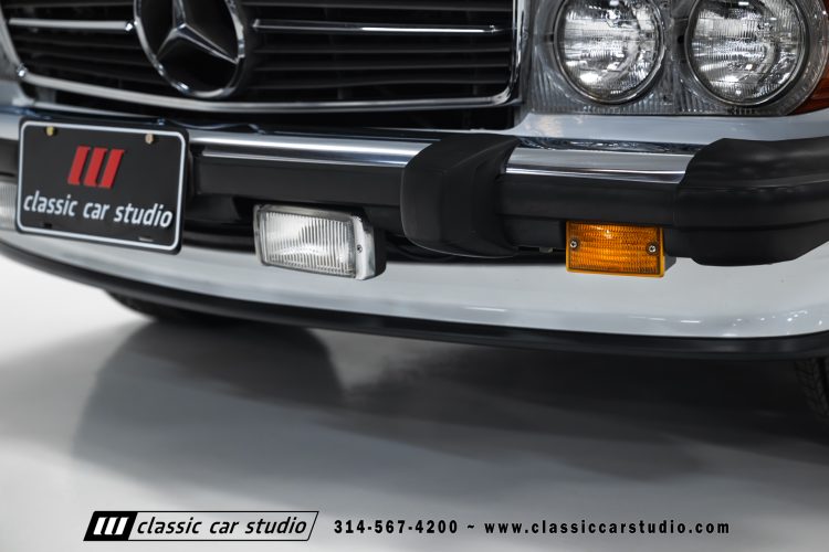 89_Mercedes_Benz_560SL_2259-29