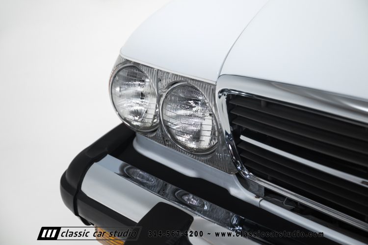 89_Mercedes_Benz_560SL_2259-32