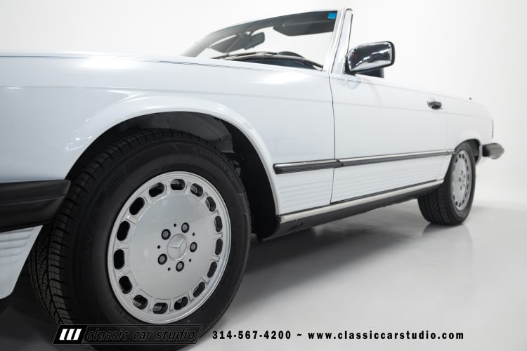 89_Mercedes_Benz_560SL_2259-39
